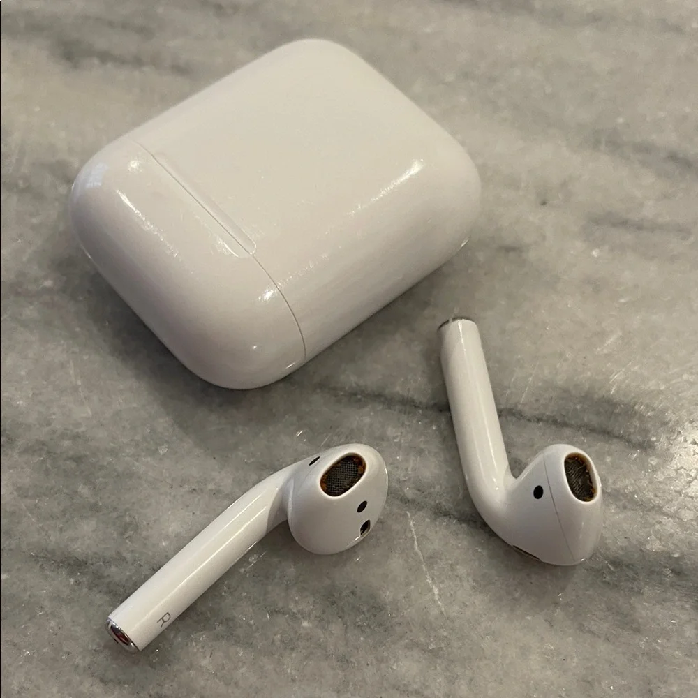 Apple Wireless White Wireless Earbuds
